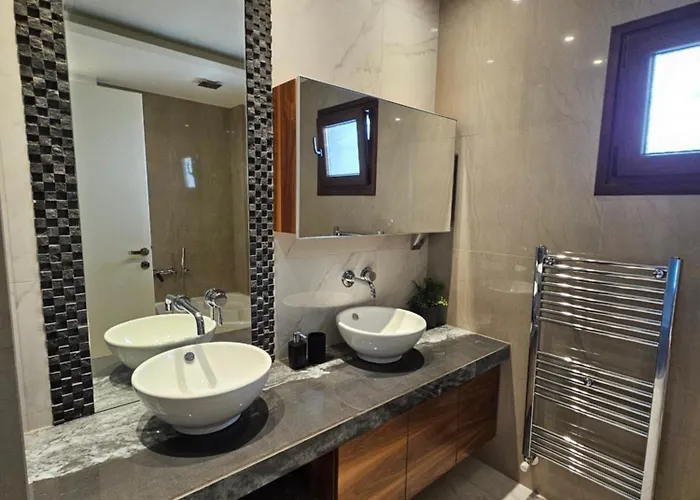 Moumis Luxury לימנריה