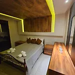 Moumis Luxury