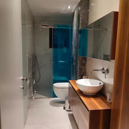 Moumis Luxury