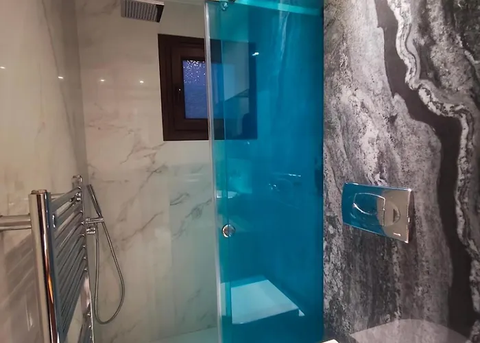 Moumis Luxury Apartament *